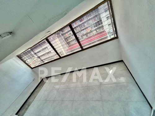 Venta De Piso Comercial: Local, Deposito, Venta Online, Consultorio U Oficina (k)