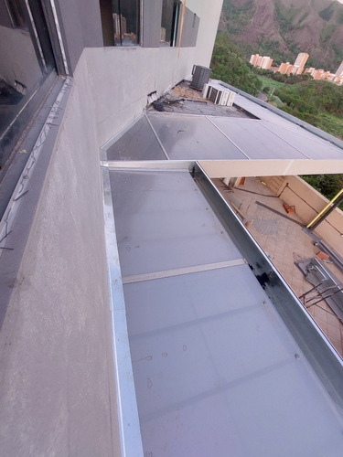 Imagen 3 de 5 de Toldos Vinil Y Techos En Policarbonato Tenso Estructura