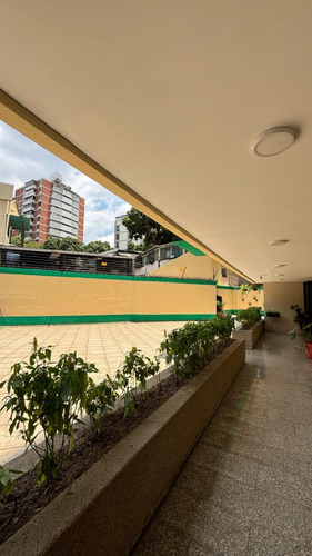 Venta De Apartamento En Urb Las Palmas, Mcpio Libertador Yr