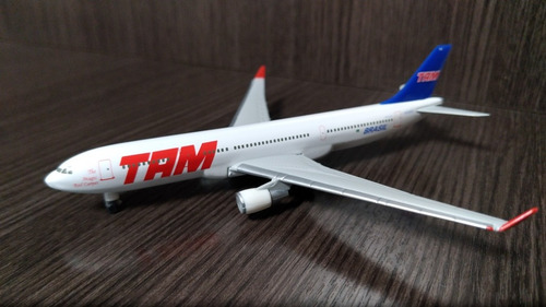 Avião Tam Airbus A330 Herpa Wings 1:500