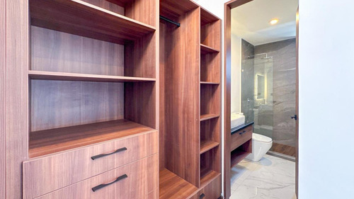 Casa En Venta En Metepec Con Diseño Moderno Y Jardín Interno