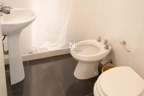 Apartamento En Venta Con Vista Al Puerto- Ref: 2002
