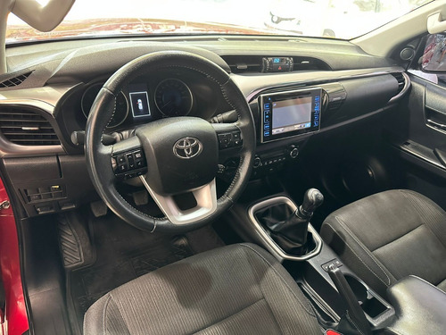 Imagen 8 de 14 de Toyota Hilux (l16) 2.8 C/d 4x4 Tdi Srv 177cv