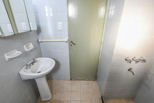 Imagen 12 de 13 de Departamento De 2 Dormitorios En Venta Con Balcon Al Frente Centro Rosario Macrocentro