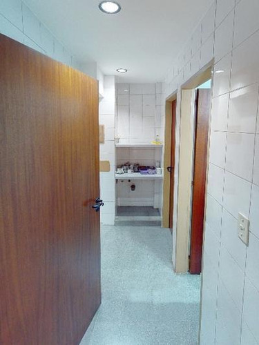 Imagen 20 de 30 de Edificio En Block | Muy Buen Estado