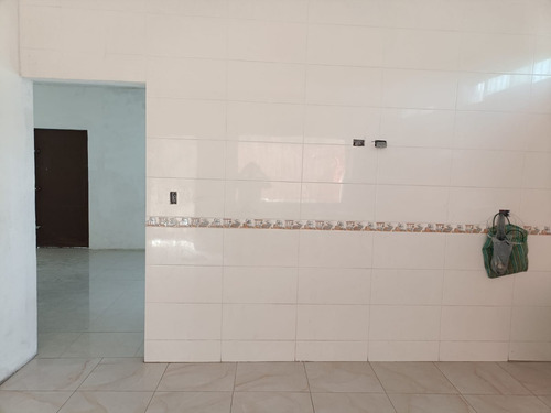 Sevende Casa $1,450,00 Tal Y Como Se Muestra En Las Fotos. En Calle Costa Azul Lotes 8 Y 9. Manzana A Entre Playa Xcaret Y Av. Xana. Col. Ampliación Las Bajadas. Veracruz. Ver.