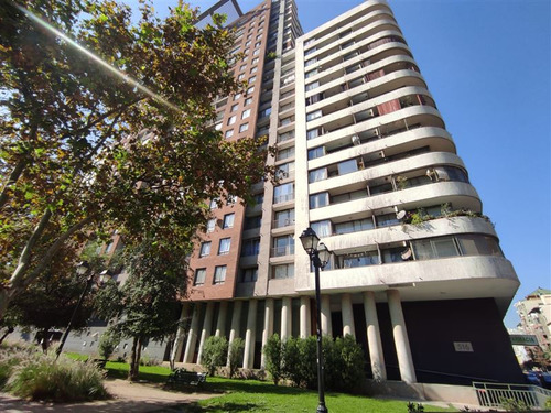 Departamento En Arriendo De 2 Dorm+2 Baños, Metro Almagr