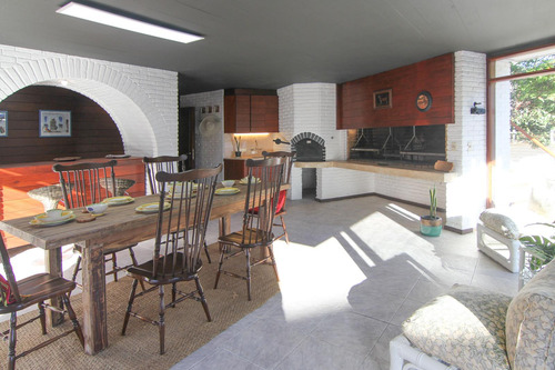 Gran Casa Clásica A Pasos De Playa Mansa