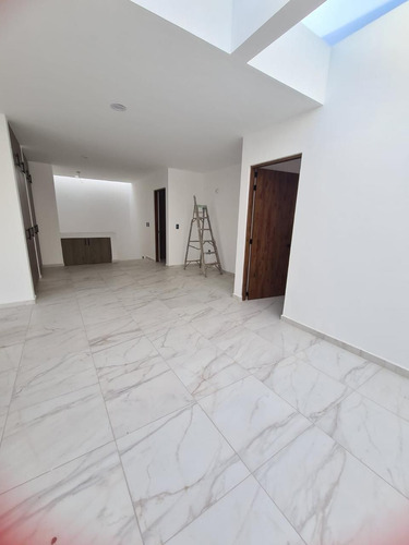 Residencia En Venta En Milenio Iii, Calle Abierta, Diseño De Autor, Ubicadísima