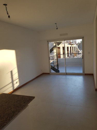 Imagen 2 de 11 de Depto 2 Amb. Con Terraza En Random Canning -