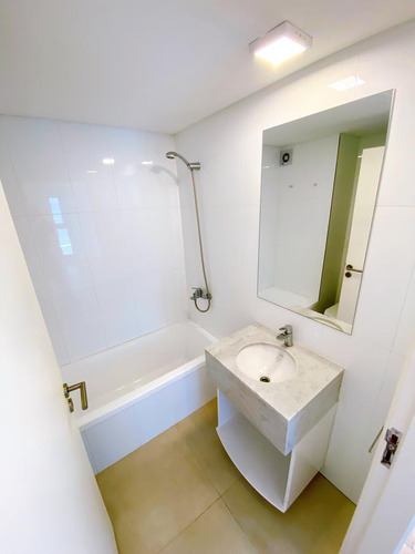 Departamento Con Cochera En Venta En Venice, Tigre.