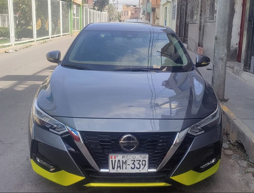 Nissan Sentra  Gris Metalico