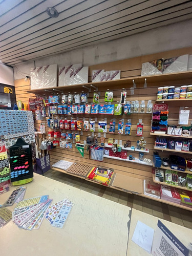 Se Vende Instalaciones Completas Y Mercaderia En Stock - No Fondo De Comercio.