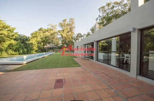 Imagen 3 de 11 de Oportunidad! Espectacular Casa En Zona Residencial!!!