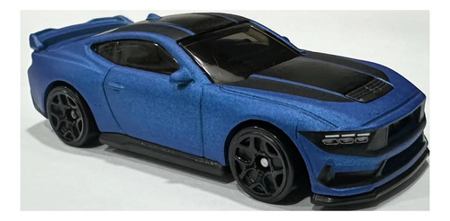 Carrito Hot Wheels Ford Mustang Dark Horse 2024 Hry93, color azul