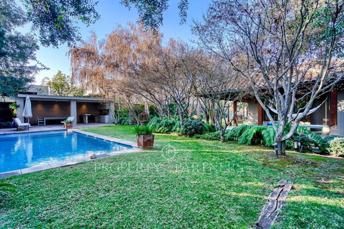 Estupenda Casa En Los Nogales Remodelada . Gran J...