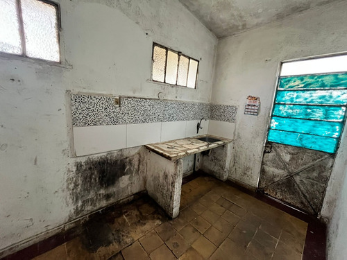 Casa Y 2 Apartamentos Alquilados En El Mismo Padrón Para La Venta. Ideal Para Inversionistas.