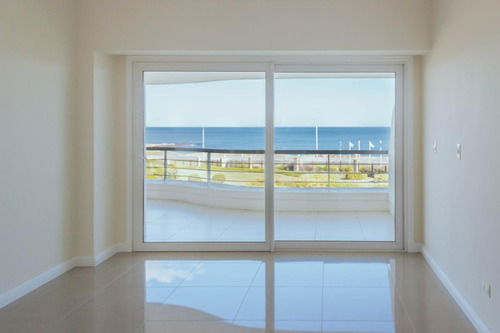 Apto Con Vista Al Mar, Parrillero Propio, 2 Dorm Con Servicios- Playa Mansa