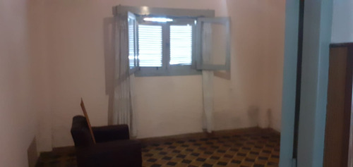Casa En La Mejor Zona. Barrio Portugueses. 3 Amb En Esquina, Con Garage Cubierto Y Gran Parque