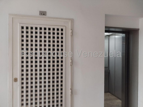 Bello Apartamentoen La Av. Cuatricentenaria De Valencia Piso 1, Acabados De Lujo, Amoblado, 3 Hab. 2 Baños. Cocina Equipada Y Empotrada, Enrejado Estupendo Condominio Conservado, Sala Comedor, Family