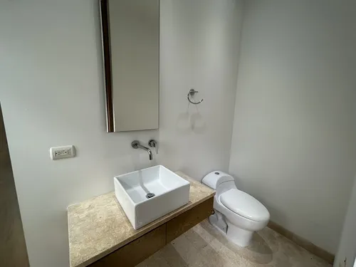 Apartamento En Arriendo Ubicado En El Poblado Sector Los Balsos (26986).