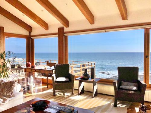 Sólida Casa En Venta En Primera Línea De Zapallar