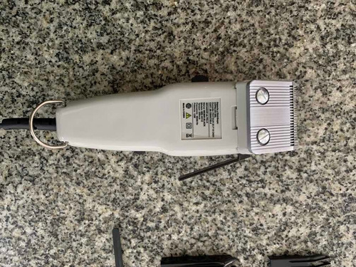 Imagen 3 de 4 de Cortadora De Pelo Wemir Profesional 220v 12w Ergonomica Color Bordó