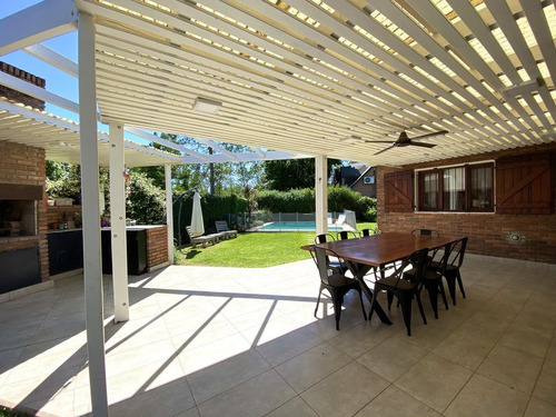 Casa De 3 Dormitorios Con Pileta Y Parrillero - Aldea - Fisherton