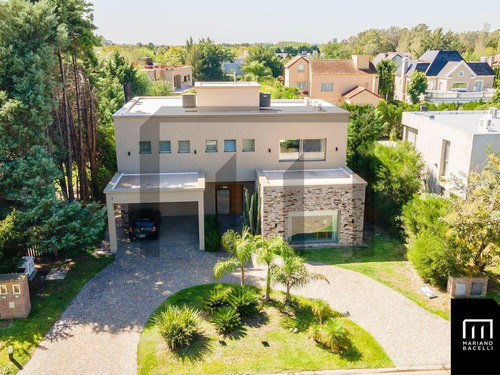 Casa En Alquiler En Barrio El Rocío, Canning