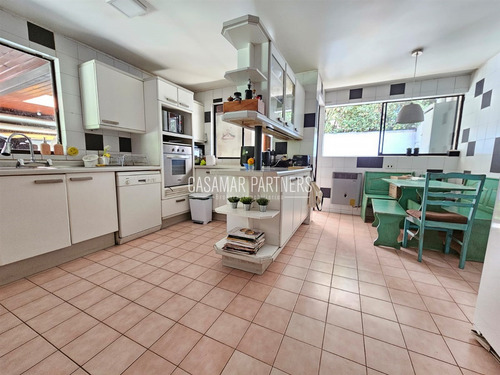 Casa En Venta De 6dor-3baño, + Svs, Lo Barnechea