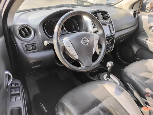 Nissan Versa 1.6 Exclusive Navi At