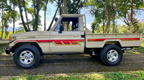 Toyota Land Cruiser Fj75