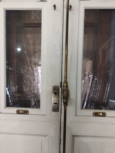 Puerta De Cedro Con Postigo Y Ventana De Abrir Blanco (Usado)