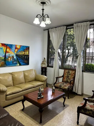 Vendo Amplia Casa En Laureles Lorena