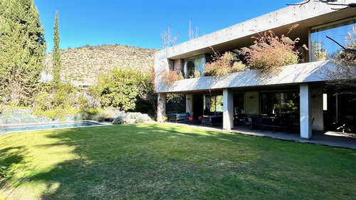 Casa En Venta De 4 Dorm. En La Dehesa