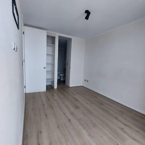 Amplio Depto En Venta 2d+2b Y Estacionamiento