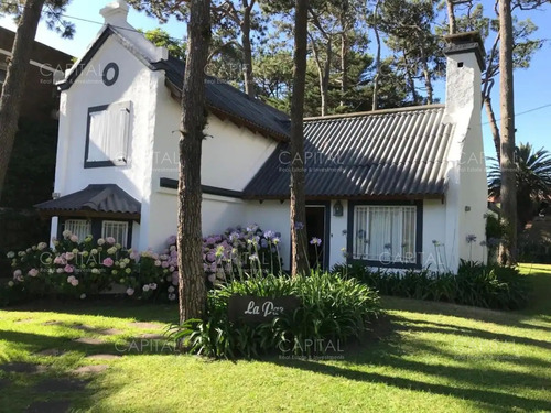 Excelente Casa De Tres Dormitorios En Alquiler Anual 