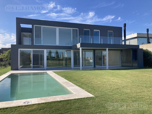 Imagen 4 de 13 de Casa En Venta En El Golf