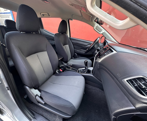 Mitsubishi L200 2.4 Cabina Doble 4x2 Mt