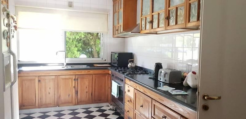 Imagen 6 de 30 de Casa De Categoria En Venta Sobre Dos Lotes Con Amplia Vista Al Rio En Santa Catalina!