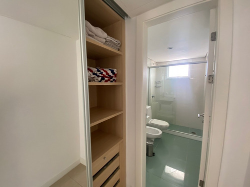 Imagen 22 de 28 de Venta - Apartamento 2 Dormitorios + Servicio Completo, Parada 18 De La Mansa, Punta Del Este.