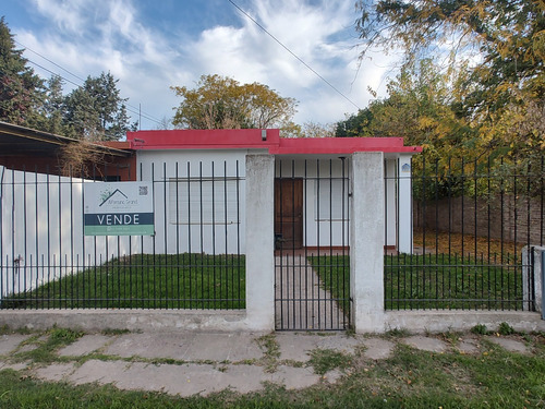 Hermosa Casa En Venta Con Gran Parque En Marcos Paz