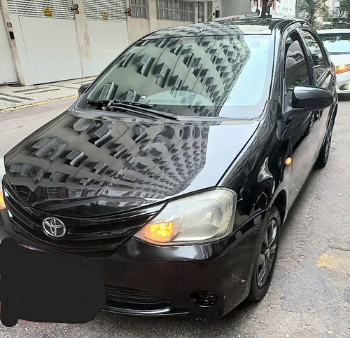 Toyota Etios Sedán X