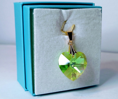 Imagem 4 de 5 de Pingente Coração Cristal Swarovski Peridot Boreal 1,8 Cm