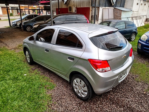Imagen 8 de 12 de Chevrolet Onix 1.4 Lt 2015