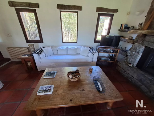Casa A La Venta De 3 Dormitorios En Punta Del Este Con Un Magnífico Terreno De 1400 Mts2