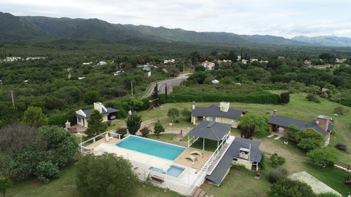 Venta De Complejo De Cabañas Con La Mejor Calificación En Todos Los Portales - 8 Cabañas - 10.000m2