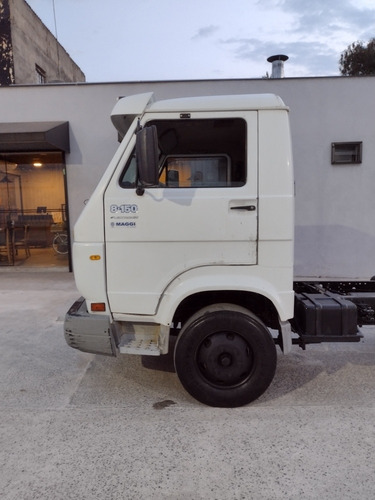 Imagem 4 de 8 de Volkswagen 8.150e