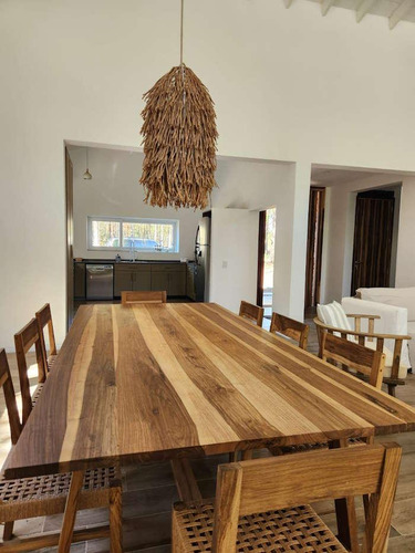 Casa En Venta - 4 Dormitorios 2 Baños - 900mts2 - Pinamar