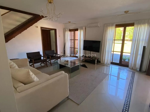 Casa A La Venta De 3 Dormitorio En Beverly Hills, Punta Del Este.